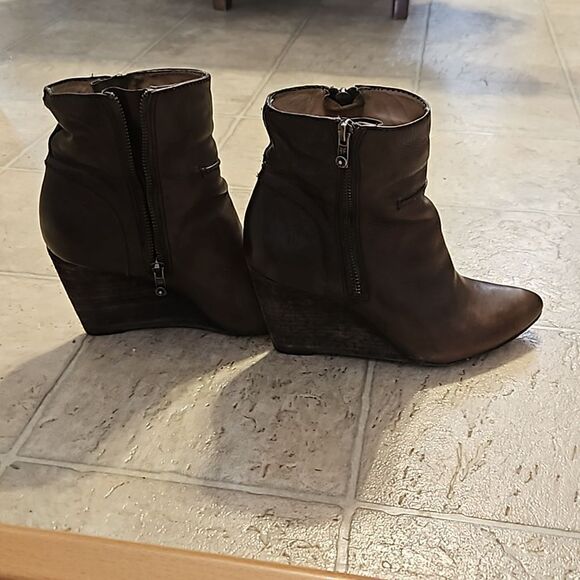 Frye Regina Seam wedge ankle boot size 8 - Picture 3 of 7